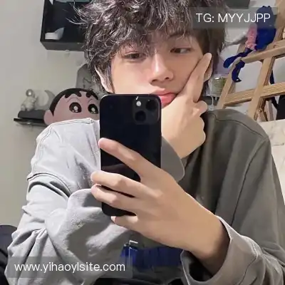 卢鸣革